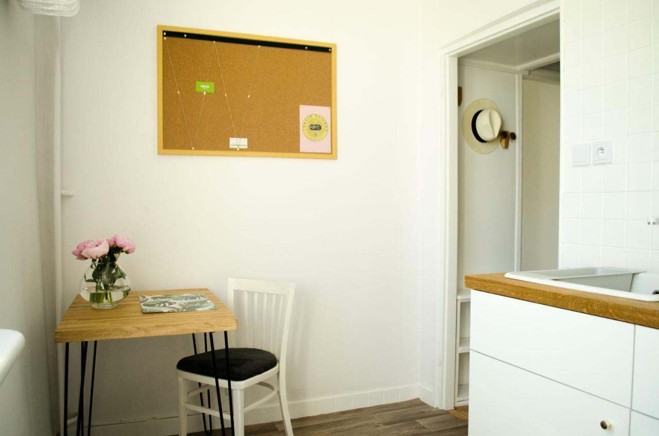 Slow Life Apartment Next To Metro Station Варшава Экстерьер фото
